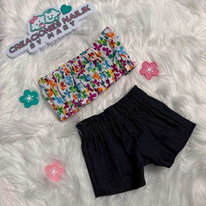 Set Mini Volantes de Mariposas para bebé con top estampado y short oscuro
